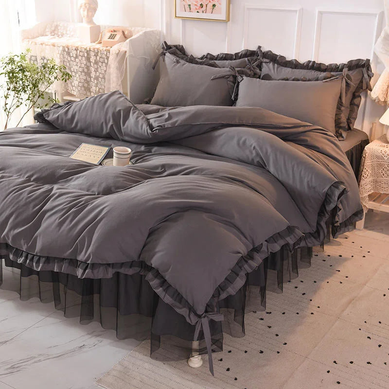 Parure de lit noire Kawaii avec jupe et housse de couette – style princesse luxe pour chambre fille. Décoration intérieure.
