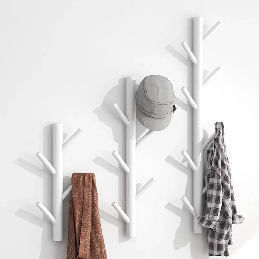 Porte-manteau mural en pin naturel – design élégant et minimaliste.