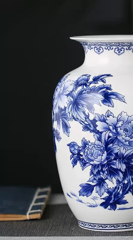 Vase en porcelaine bleu et blanc de Jingdezhen, décoré de pivoines,