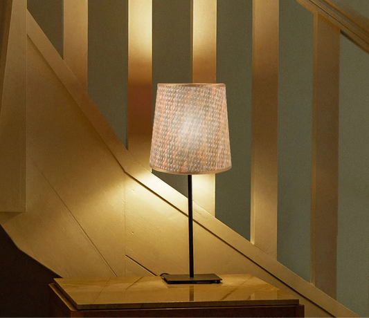 Abat-jour en cône tissé et tissu coloré – accessoire décoratif lumineux pour plafonds, sols ou fermes au style bohème et chaleureux  Décoration intérieure.