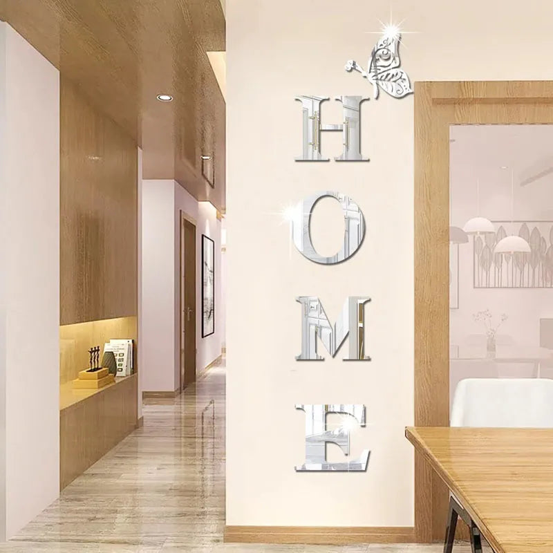 Autocollant mural miroir 3D "Home" installé dans une entrée moderne, effet lumineux et design élégant - Décoration intérieure