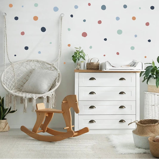 Autocollants muraux bohèmes à pois colorés posés dans chambre d’enfant, décoration joyeuse et amovible en vinyle pour intérieur créatif - Décoration intérieure