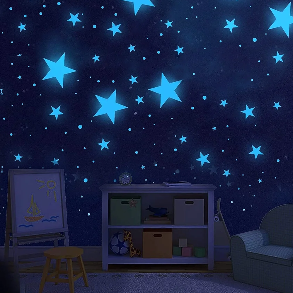 Autocollants muraux phosphorescents 3D en forme d’étoiles et de lune posés sur plafond d’une chambre d’enfant, décoration lumineuse et apaisante pour le sommeil - Décoration intérieure