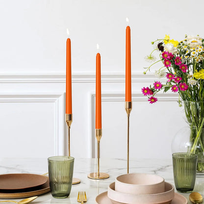 Bougie effilée orange en cire de qualité, flamme propre et longue durée, décoration élégante pour mariage, fête ou intérieur raffiné