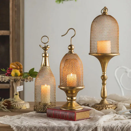 Chandelier européen rétro en fer doré, décoration romantique et luxueuse pour terrasse, restaurant ou maison élégante. Décoration intérieur