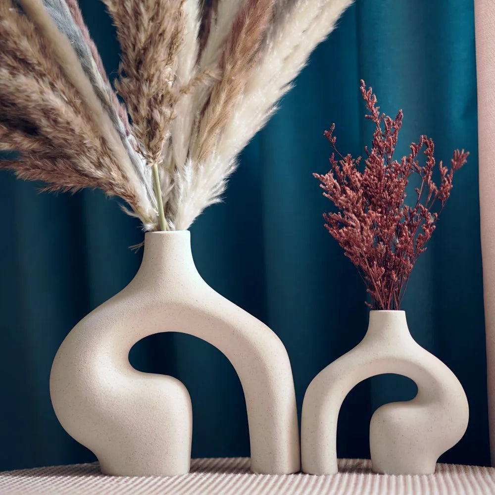 Deux vases blancs en céramique de style nordique - Décoration intérieure