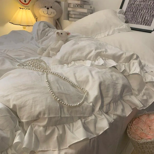 Ensemble de literie bleu à volants – Style princesse avec housse de couette, jupe de lit et taies – 4 pièces. Décoration intérieure.