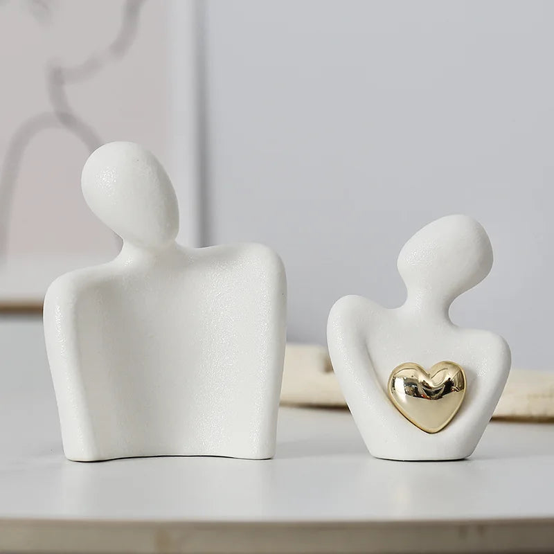 Figurine romantique en céramique représentant un couple amoureux pour décoration intérieure élégante et douce