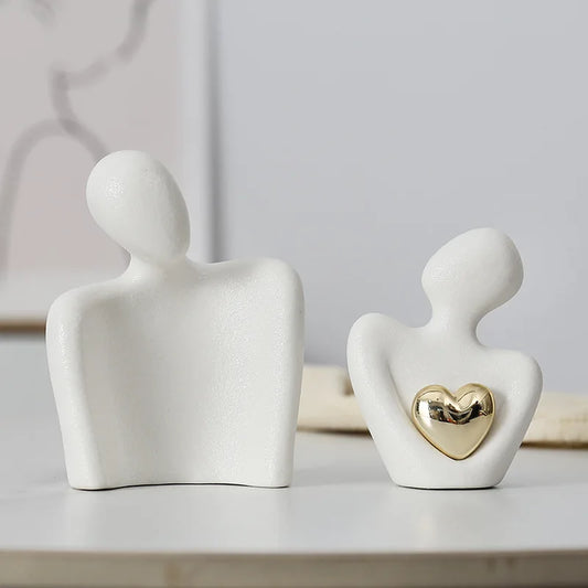 Figurine romantique en céramique représentant un couple amoureux pour décoration intérieure élégante et douce