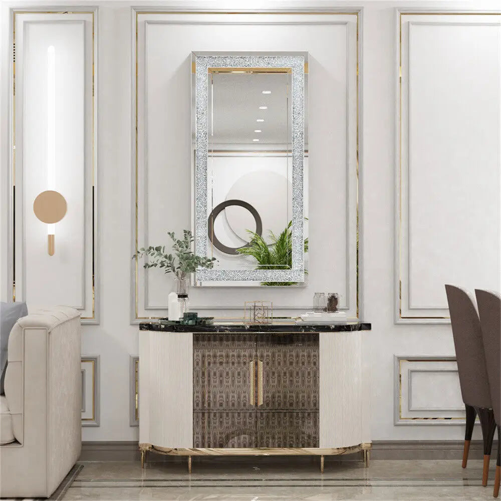 Grand miroir mural rectangulaire vénitien 120x60 cm avec bordure diamantée scintillante, installé dans un salon raffiné au décor classique et lumineux - Décoration intérieure