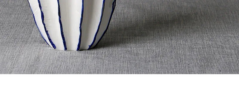 Vase Décoratif en Céramique Artisanale