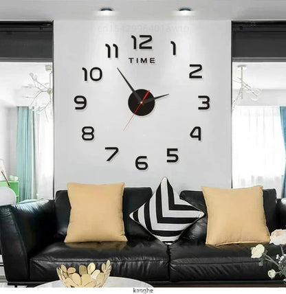 Horloge murale noire de 40 cm installée dans un salon lumineux au style contemporain - Décoration intérieure