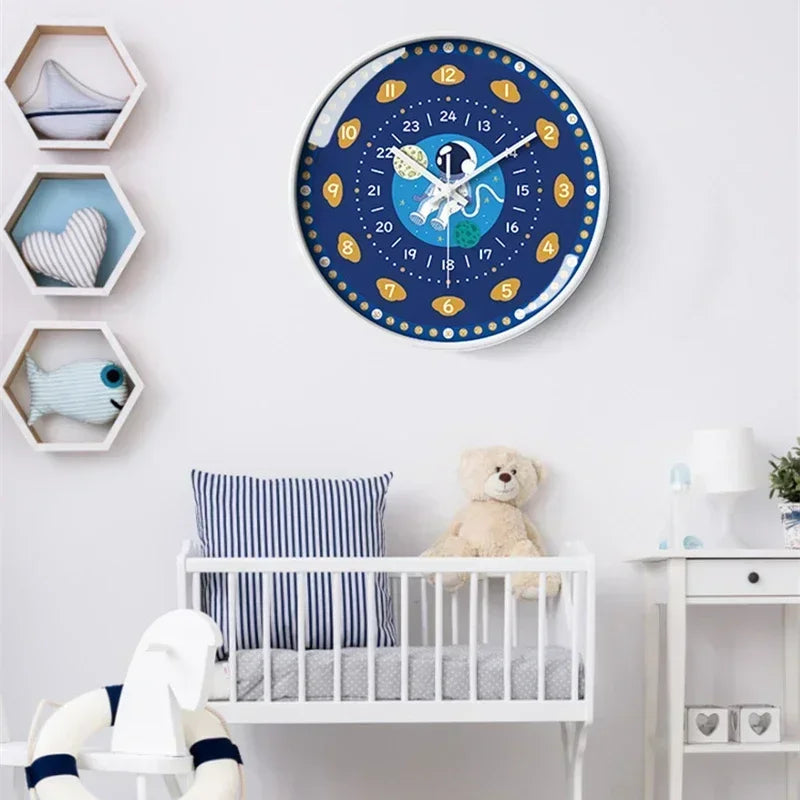 Horloge murale ronde en métal au style rétro nordique avec chiffres romains en relief 3D, suspendue dans un salon comme décoration silencieuse et élégante - Décoration intérieure