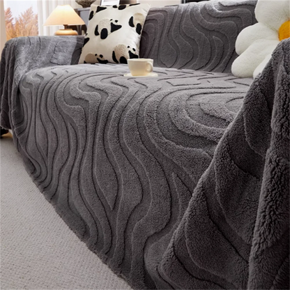 Housse de canapé en velours de coton crème avec coussin de gril, posée dans un salon chaleureux – style automne/hiver, douce et élégante. Décoration intérieure