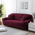 Housse de canapé en velours épais extensible , installée sur canapé dans salon moderne et cosy. Décoration intérieure