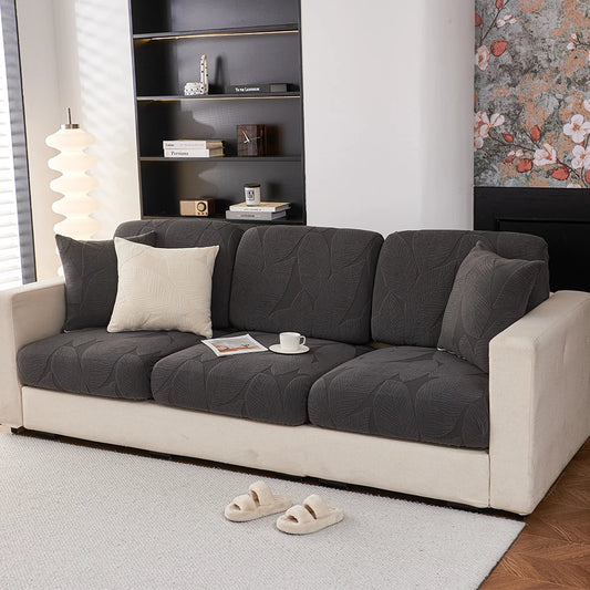 Housse de canapé imperméable en tissu Jacquard extensible, couleur élégante, installée sur un canapé dans un salon moderne. Décoration intérieure