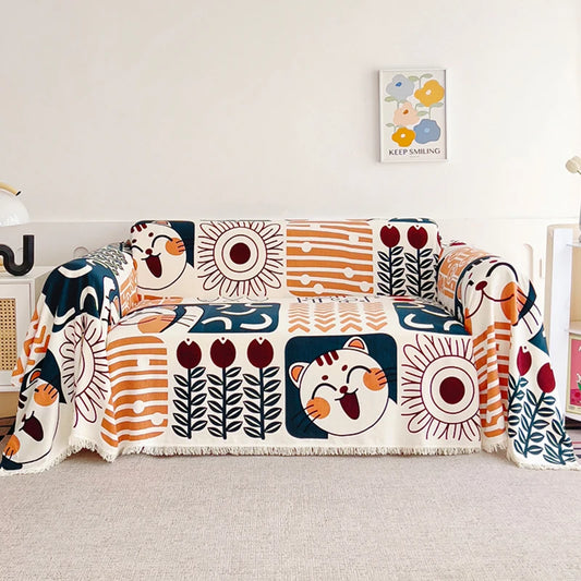 Housse de canapé épaisse et douce en tissu beige, posée dans un salon lumineux avec un chien couché dessus – protection élégante et confortable. Décoration intérieure