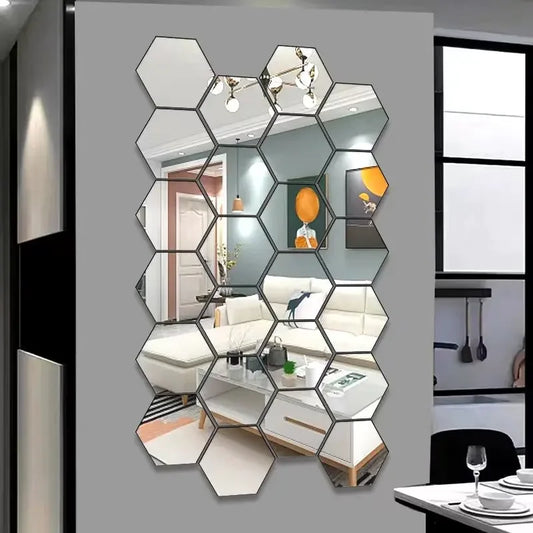 Image représentant un lot d’autocollants muraux hexagonaux 3D en acrylique, disposés en motifs décoratifs sur un mur moderne de salon - Décoration intérieure
