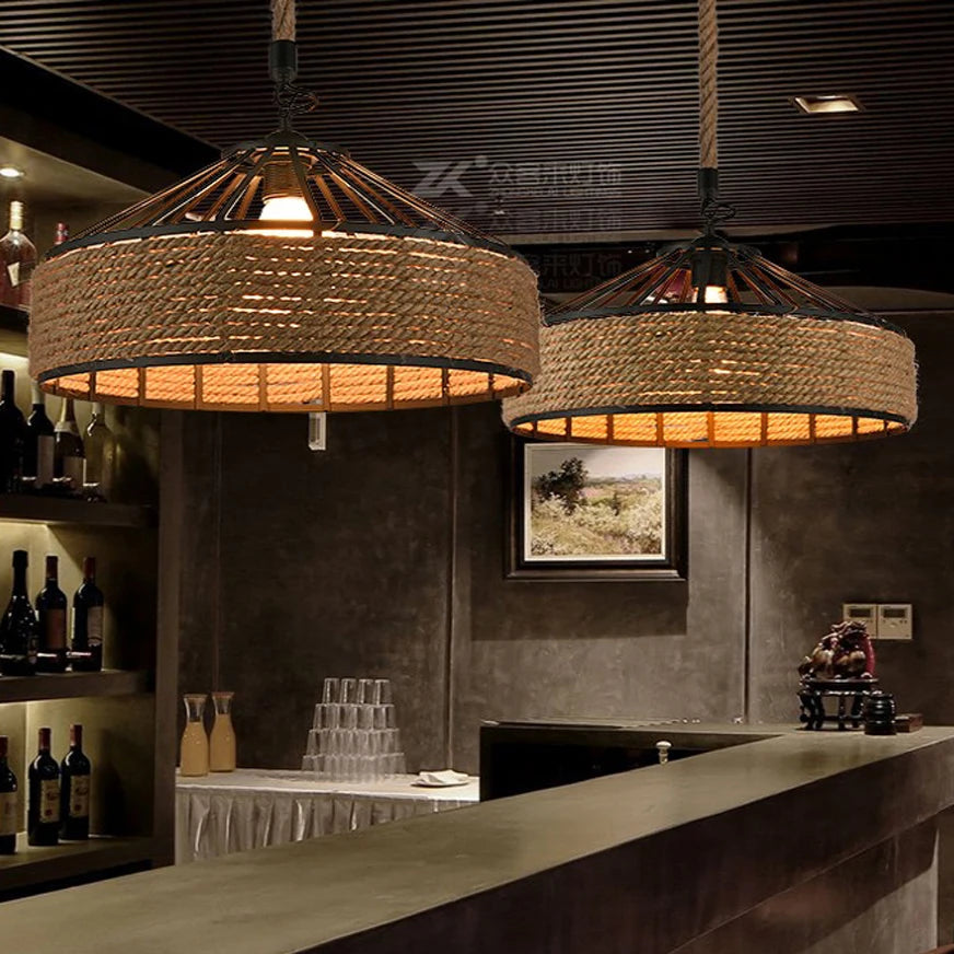 Lampe suspendue vintage en métal noir avec abat-jour en corde de Manille, luminaire industriel pour décoration intérieure chaleureuse - Décoration intérieure.