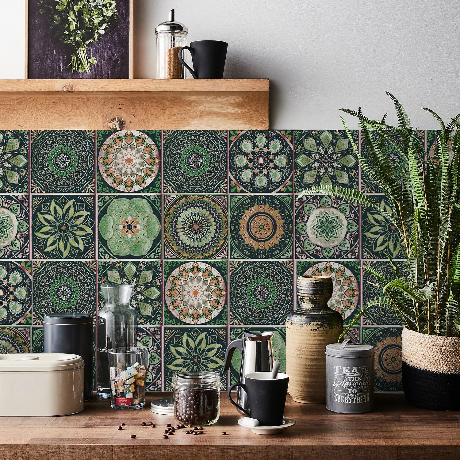 Lot de 24 stickers muraux imitation carrelage clair posés dans une cuisine ou salle de bain, revêtement vinyle auto-adhésif imperméable pour décoration moderne -Décoration intérieure