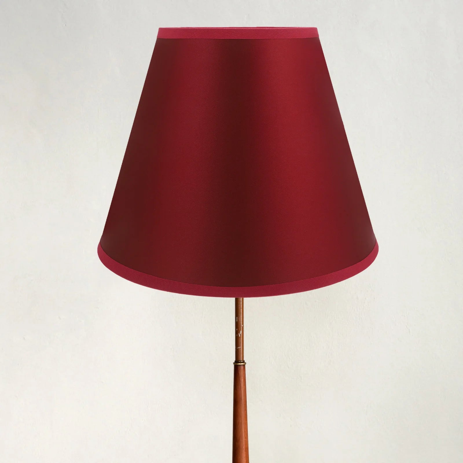 Luminaire multifonction avec abat-jour tambour rouge, applique murale, lampe de table ou petit lustre, design élégant pour déco intérieure - Décoration intérieure