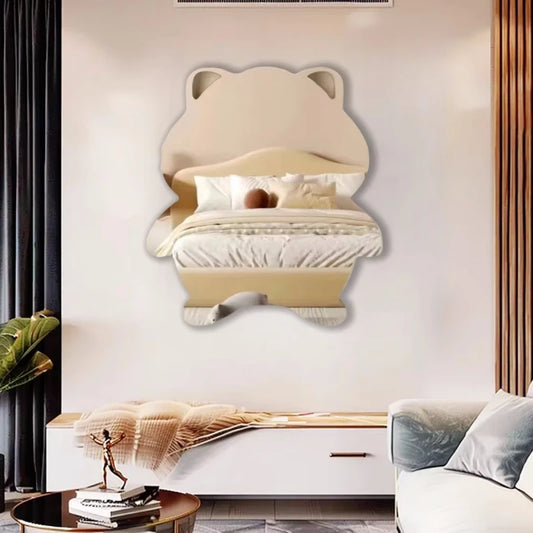 Miroir mural en acrylique incassable en forme de hamster, fixé dans une salle de jeux colorée pour enfants, entouré de jouets et décorations ludiques - Décoration intérieure