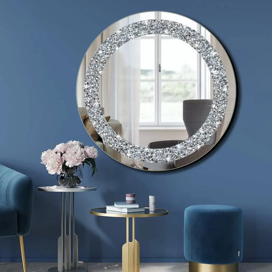 Miroir mural en cristal avec éclairage LED, design moderne et décor doré, suspendu dans un salon élégant. Décoration intérieure