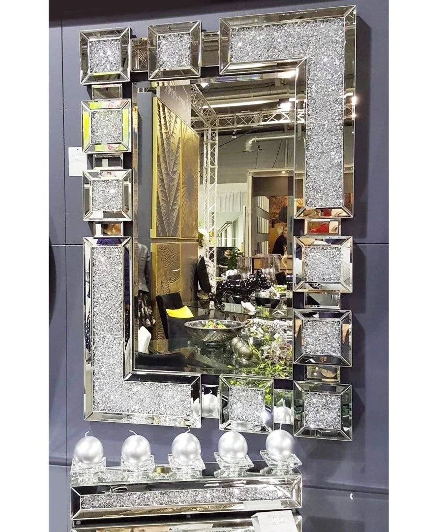 Miroir mural rectangulaire décoré de diamant concassé, accroché dans un salon moderne, reflétant élégance et lumière pour une ambiance luxueuse - Décoration intérieure
