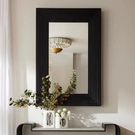 Miroir mural rectangulaire rétro avec cadre en bois sculpté dans une chambre au style français - Décoration intérieure