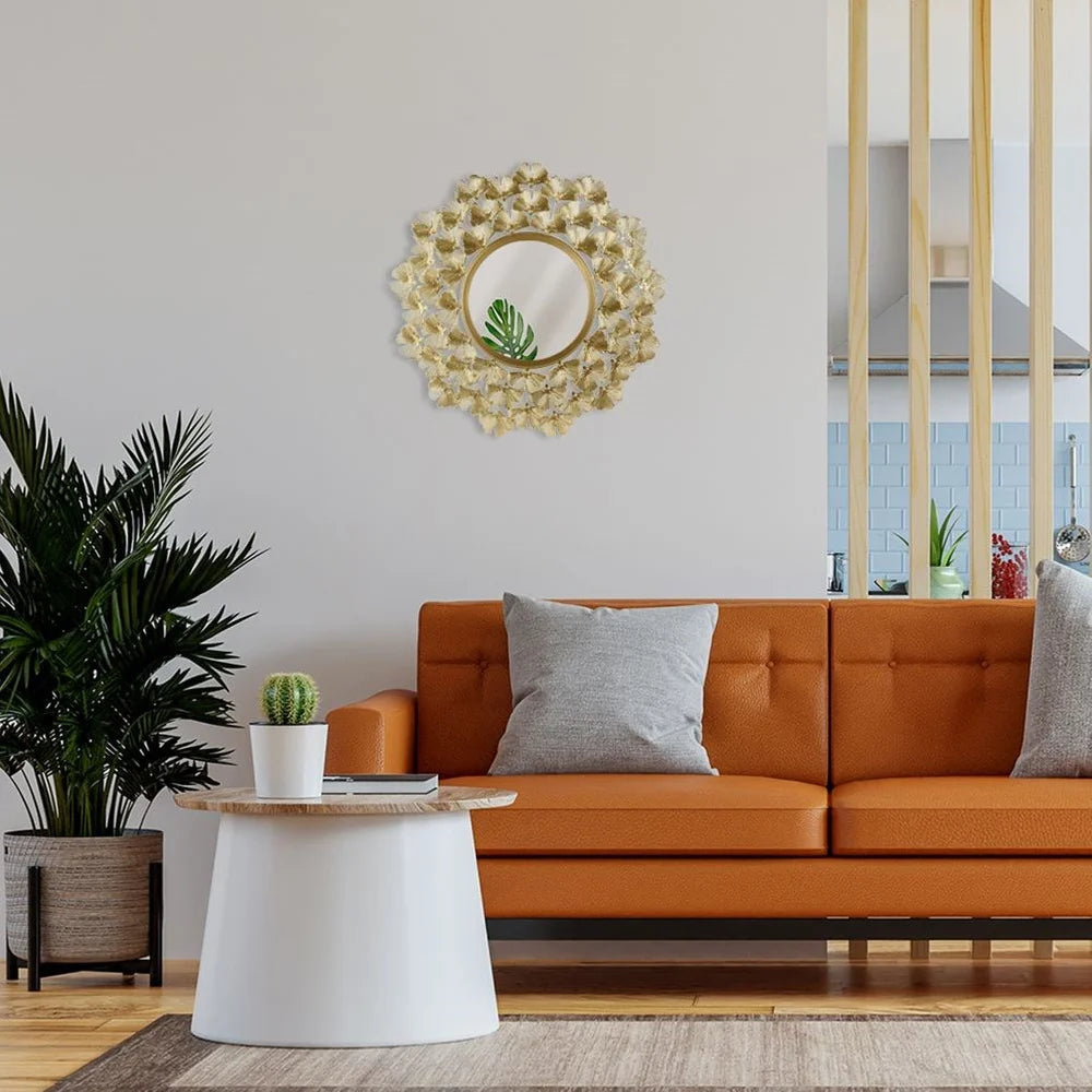 Miroir mural rond doré avec décor feuilles de ginkgo, accroché dans un intérieur moderne - Décoration intérieur