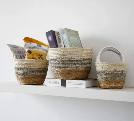 Panier tressé rond en fibres naturelles - Décoration intérieure.