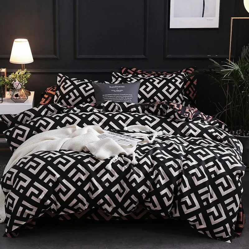 Parure de lit noire de luxe avec housse de couette et taies d’oreiller assorties. Décoration intérieure