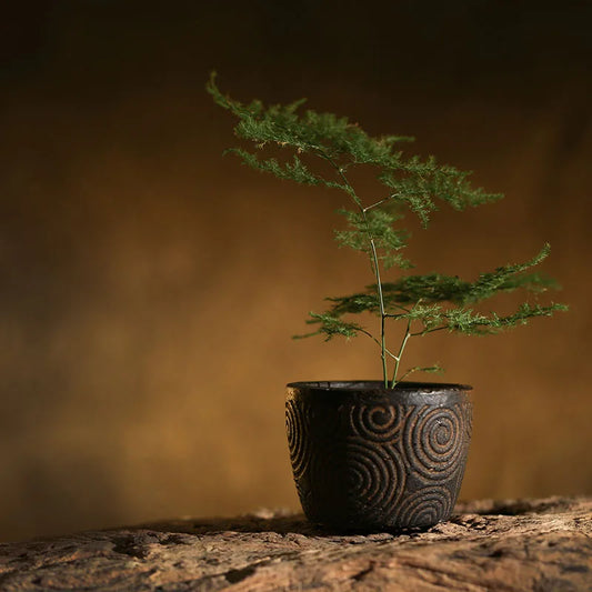 Pot en céramique blanche sculpté en forme de nuage