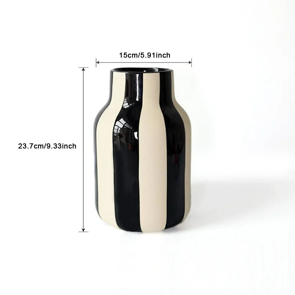 Vase en Céramique à Rayures