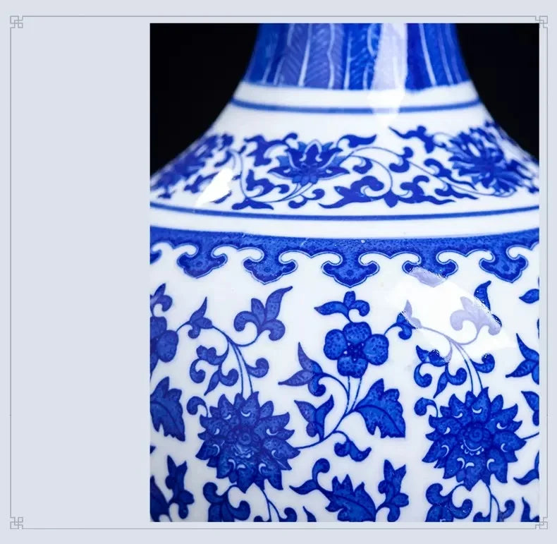 Vase en Porcelaine Bleu et Blanc de Jingdezhen