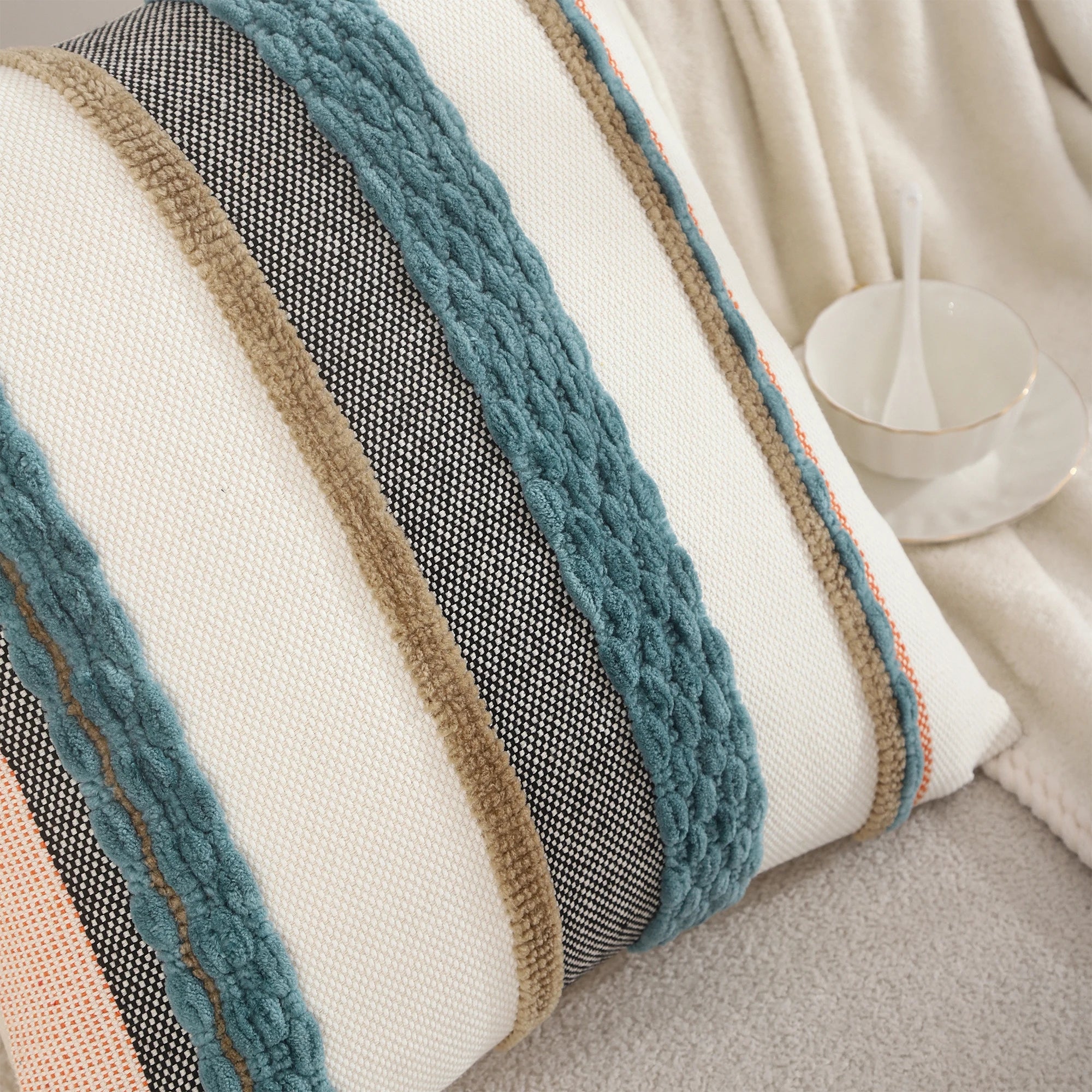 Housse de Coussin Bohème en chenille rayée