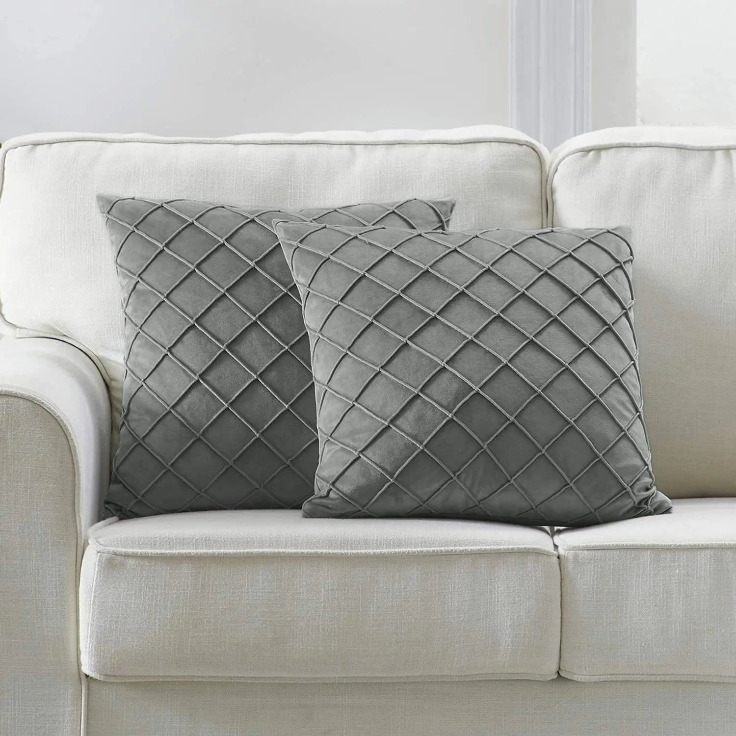 Housses de coussin en velours gris foncé à carreaux