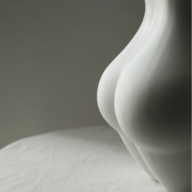 Vase en Céramique Blanc mat forme corps humain