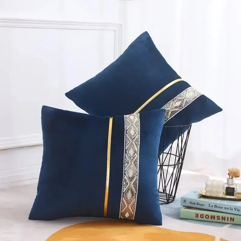 Housse de Coussin Brodée à Pailletés