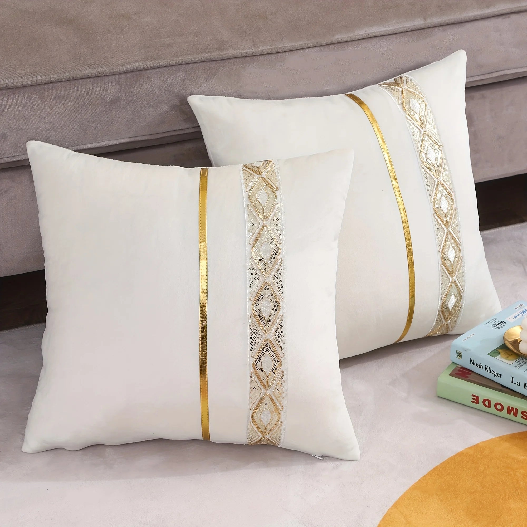 Housse de Coussin Brodée à Pailletés