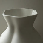Vase en Céramique Blanc mat forme corps humain