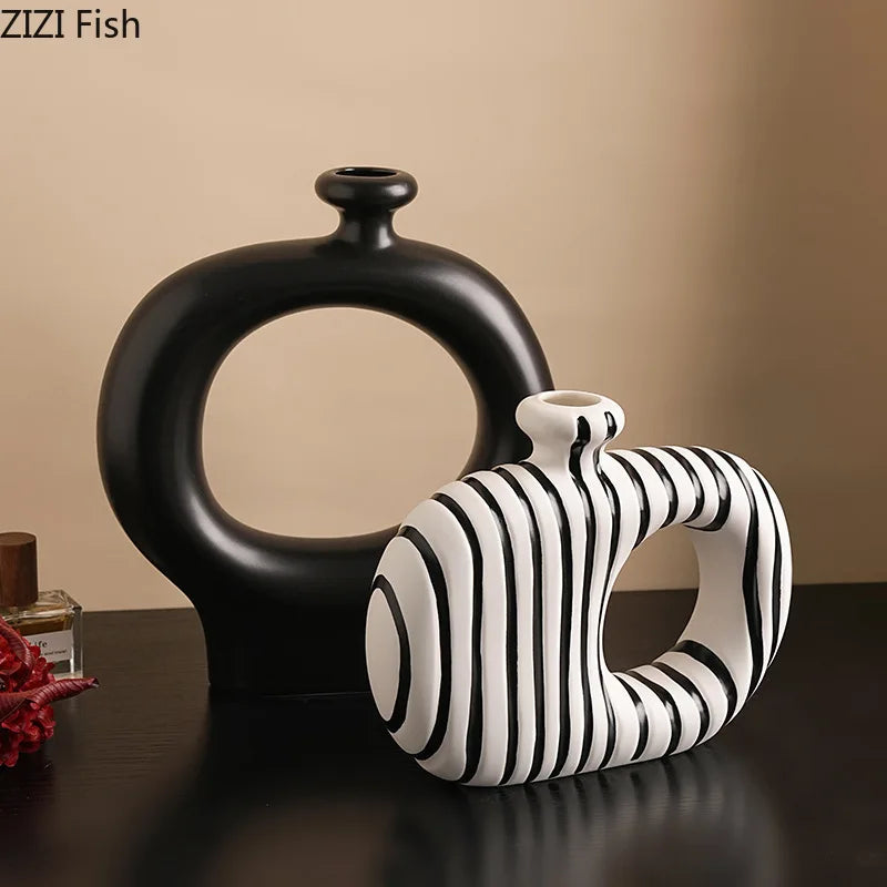 Vase en Céramique à Rayures