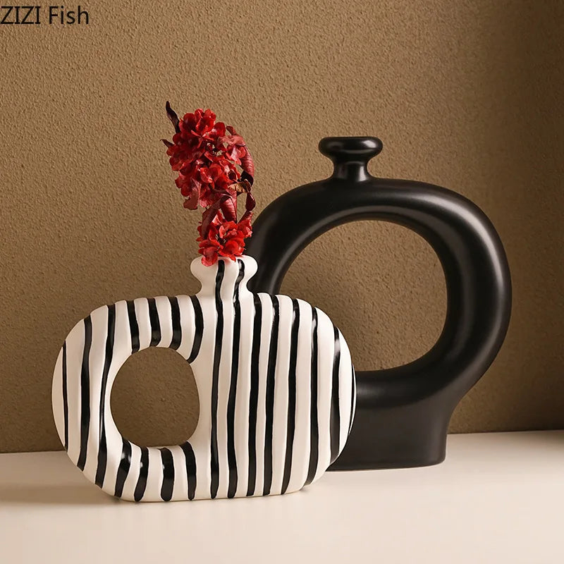 Vase en Céramique à Rayures