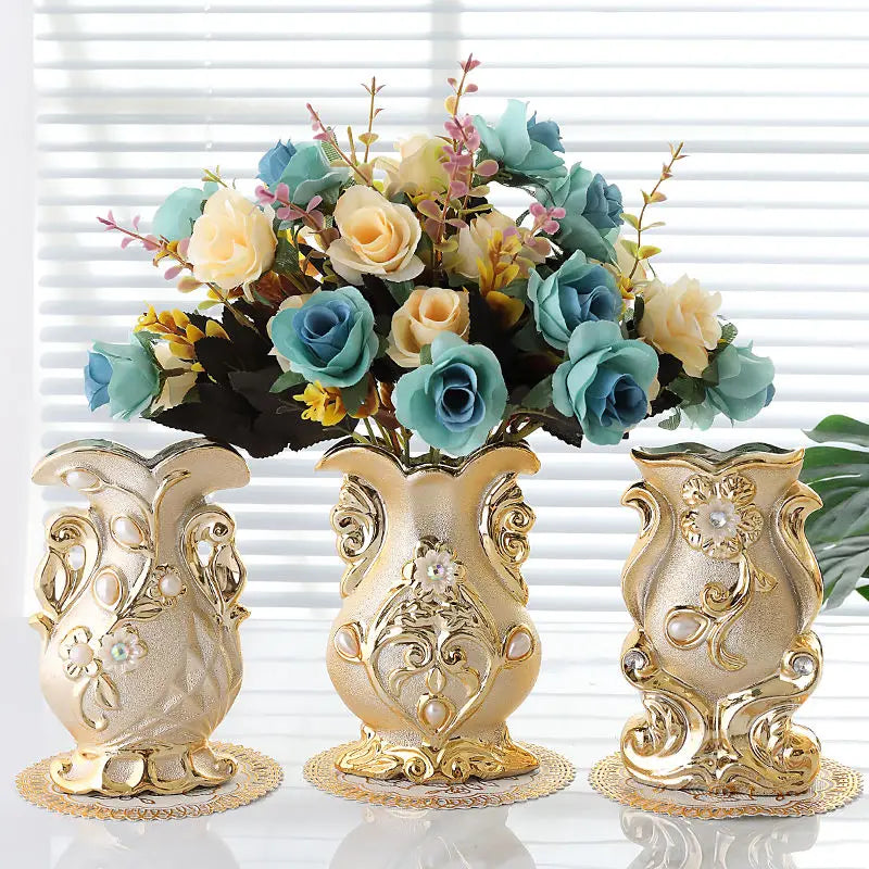Vase en Porcelaine Givrée Dorée