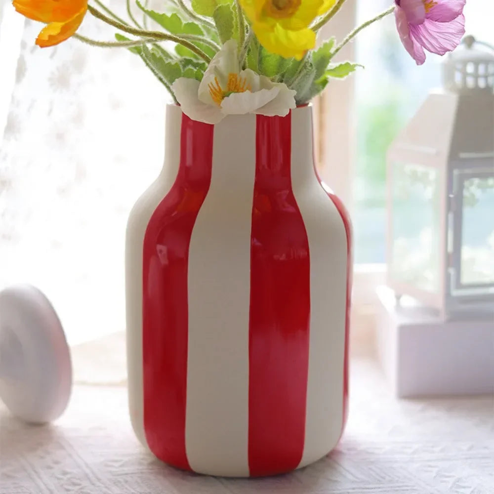 Vase en Céramique à Rayures