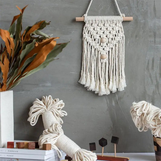 Tenture murale en macramé de style nordique, tissée à la main, idéale pour la décoration douce et artisanale d’une chambre ou d’un salon - Décoration intérieure