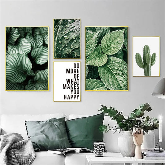 Toile murale représentant des feuilles de Monstera et cactus, style nordique, suspendue dans un salon lumineux et moderne - Décoration intérieure