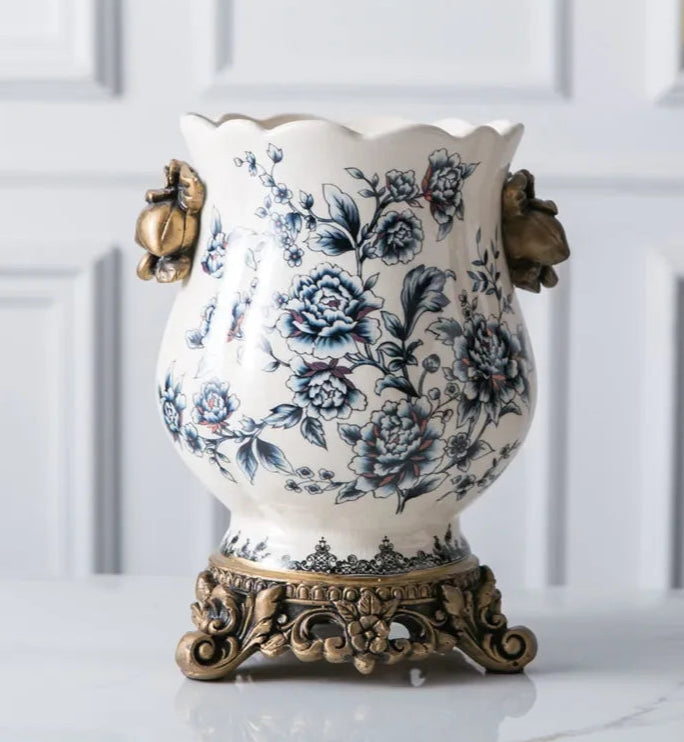 Vase en céramique chinoise artisanale émaillé bleu et blanc, idéal pour fleurs fraîches ou séchées, décoration intérieure et arrangement floral.
