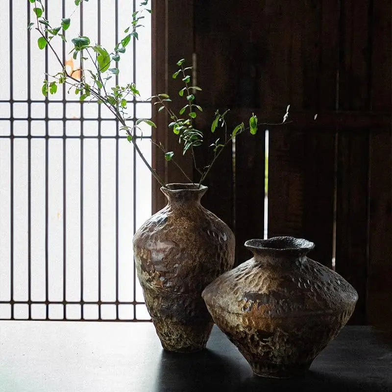 Vase rustique en céramique à surface émaillée active, style vintage zen, pot en poterie brute fait main. - Décoration intérieure
