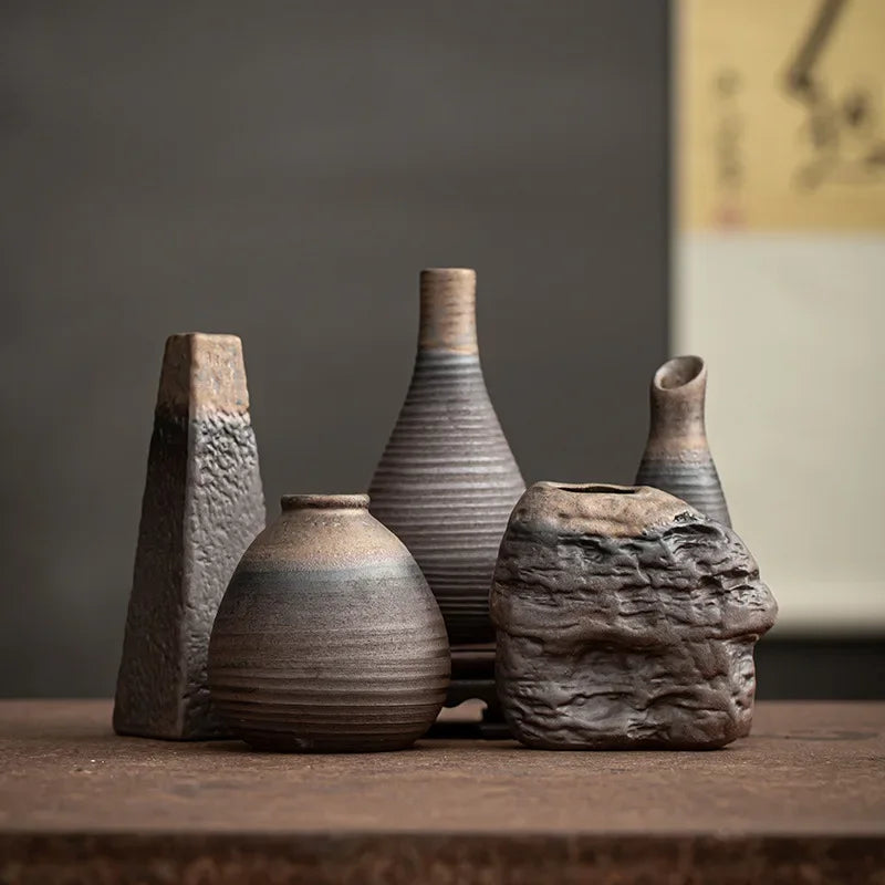 Vases en céramique antiques faits main style artisanal et créatif